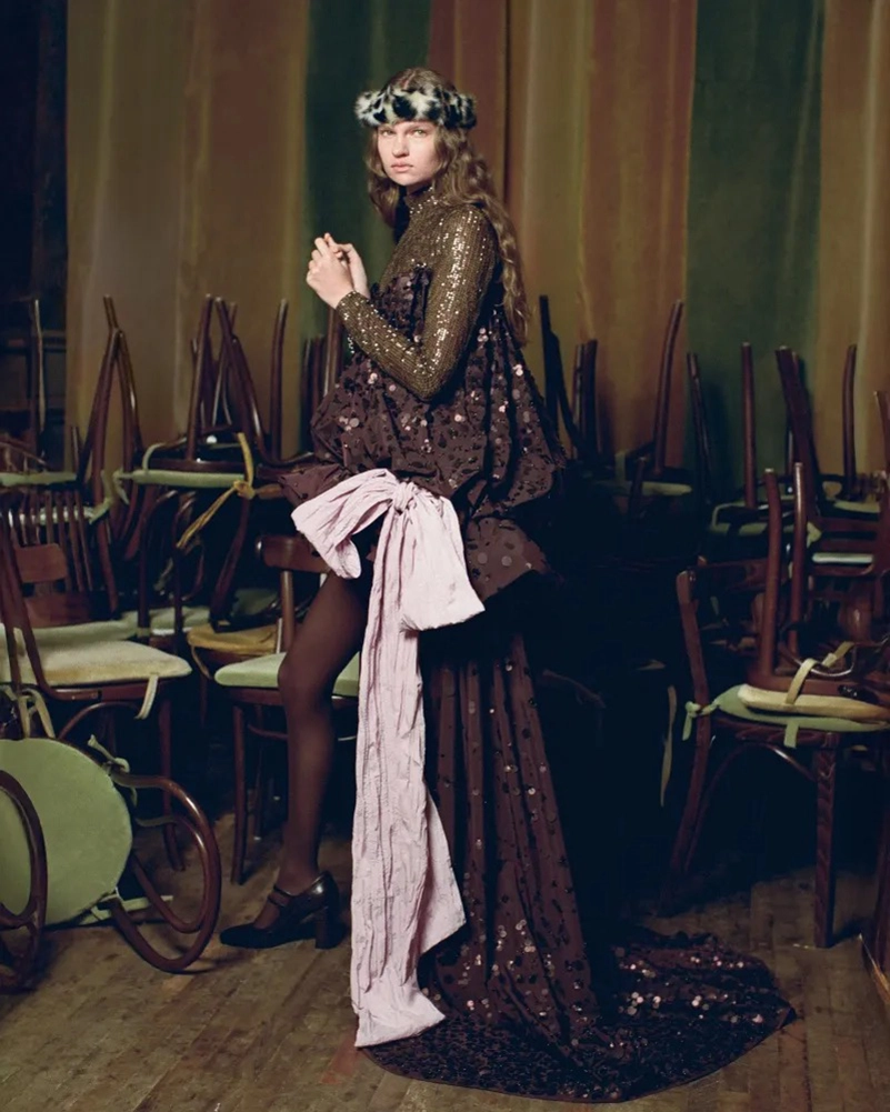 Aknvas Resort 2027 Collection Brings Palace Fantasy To Dresses And Knits