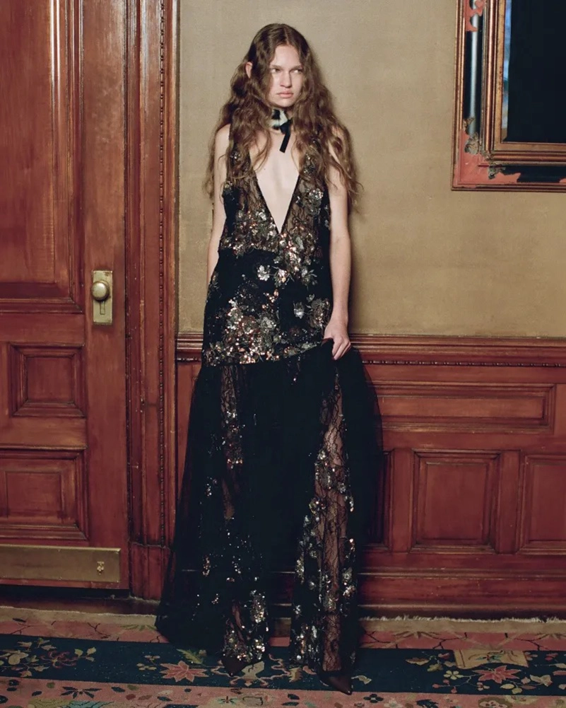 Aknvas Resort 2027 Collection Brings Palace Fantasy To Dresses And Knits