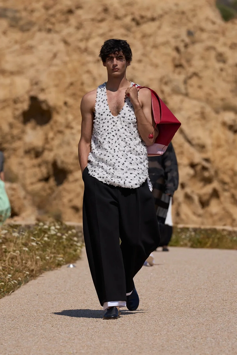 Jacquemus Spring 2027 Collection Brings The Sun Back To Fashion