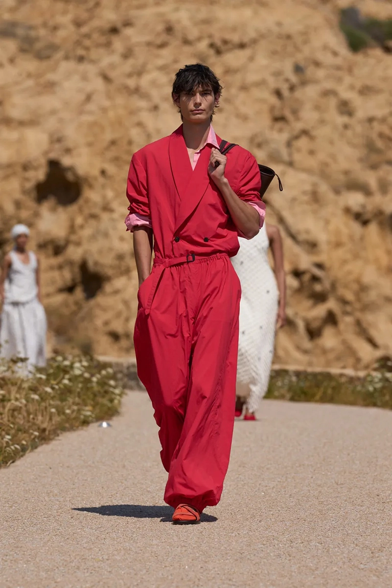 Jacquemus Spring 2027 Collection Brings The Sun Back To Fashion