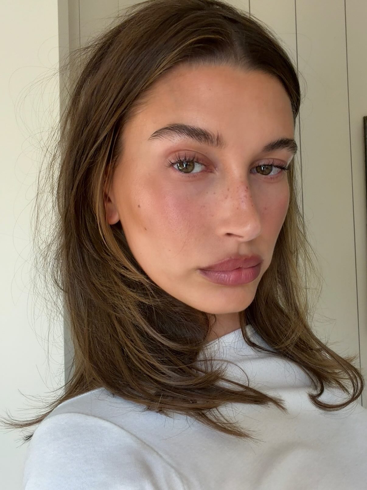 Hailey Bieber Toasty Summer Makeup