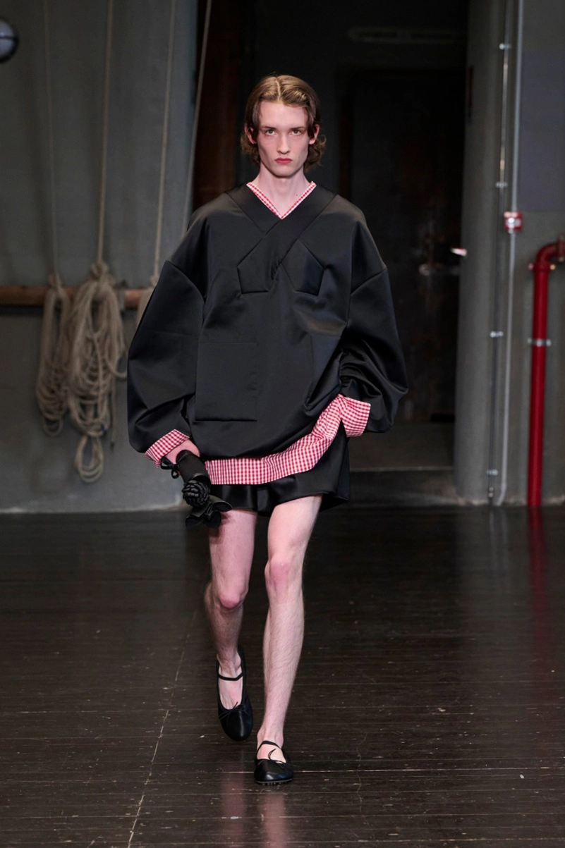 Simone Rocha Men’s Spring 2027 Gives Menswear A Romantic Lead
