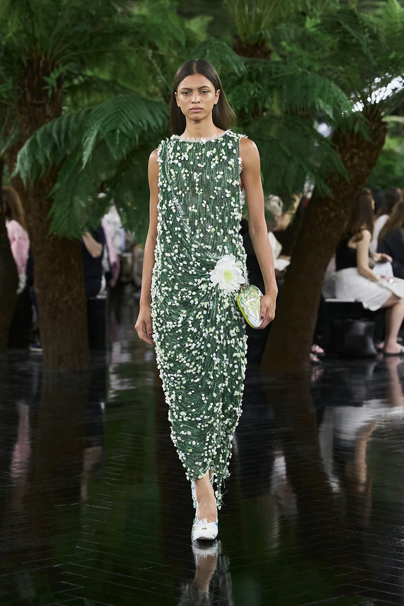 Dior Fall Winter 2026-2027 Haute Couture Turns Lynda Benglis Art