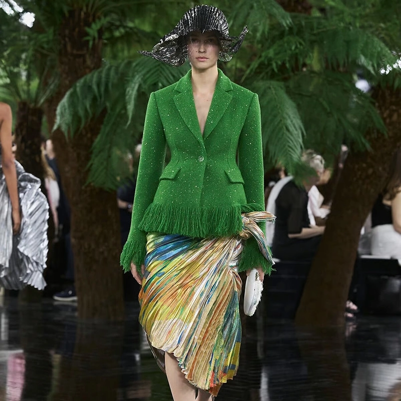 Dior Fall Winter 2026-2027 Haute Couture Turns Lynda Benglis Art Into Runway Form