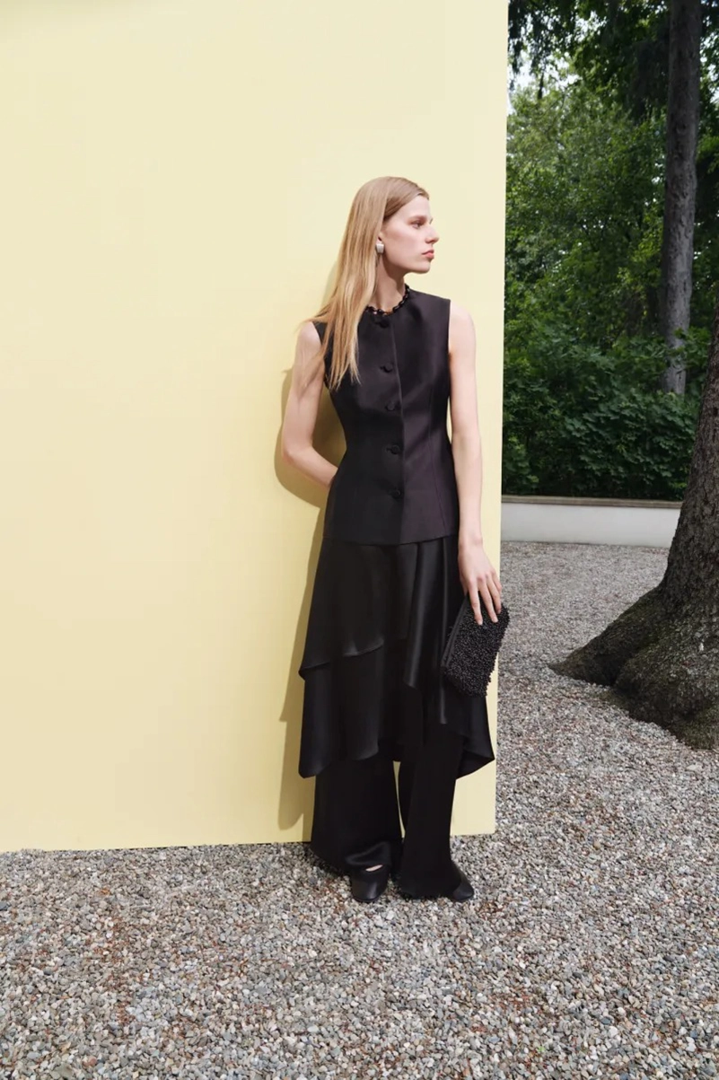 Simkhai Resort 2027 Lets The Materials Do The Talking