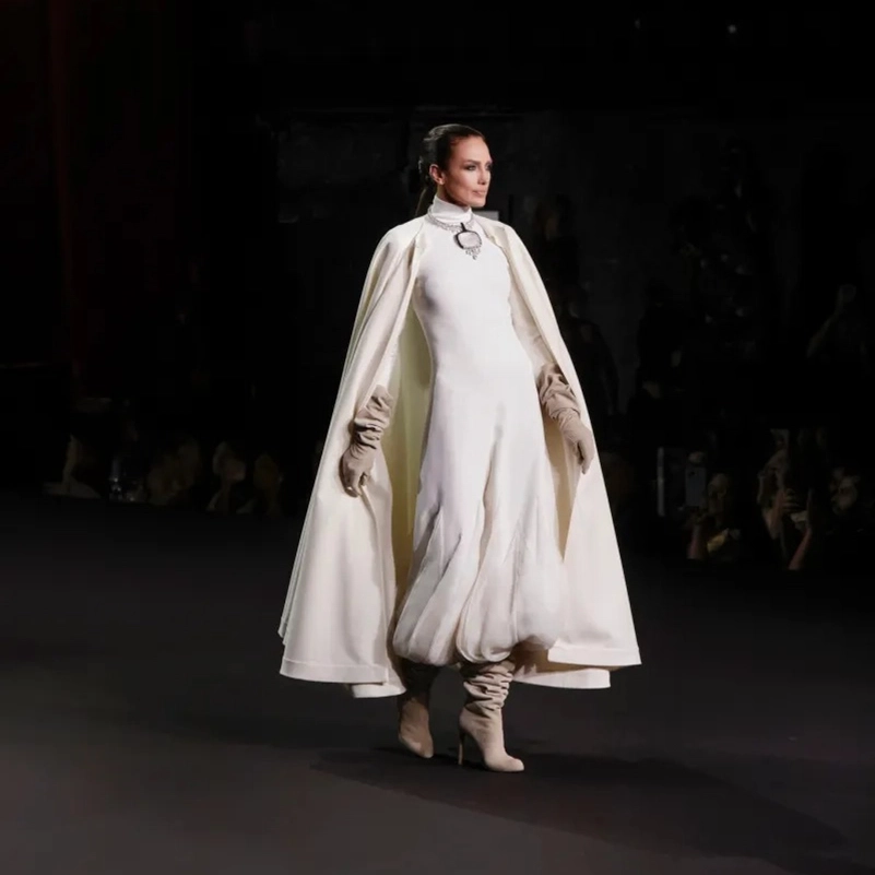 Stéphane Rolland Fall 2026 Couture Honors Dalida In White And Gold