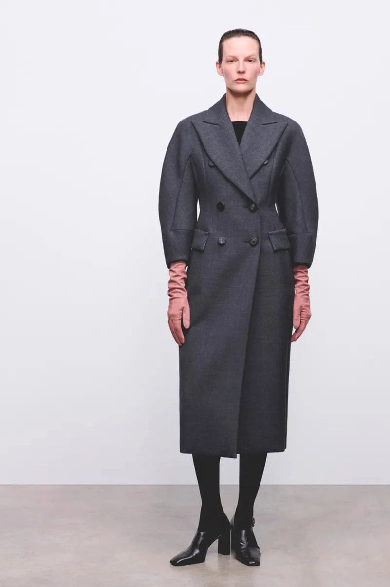 Max Mara Atelier Fall 2026 Gives Outerwear The Couture Treatment