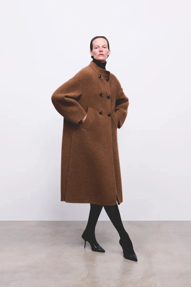 Max Mara Atelier Fall 2026 Gives Outerwear The Couture Treatment