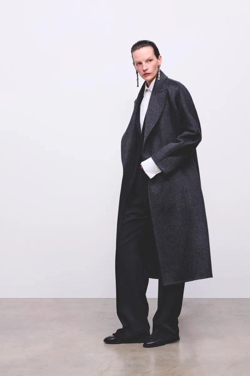 Max Mara Atelier Fall 2026 Gives Outerwear The Couture Treatment