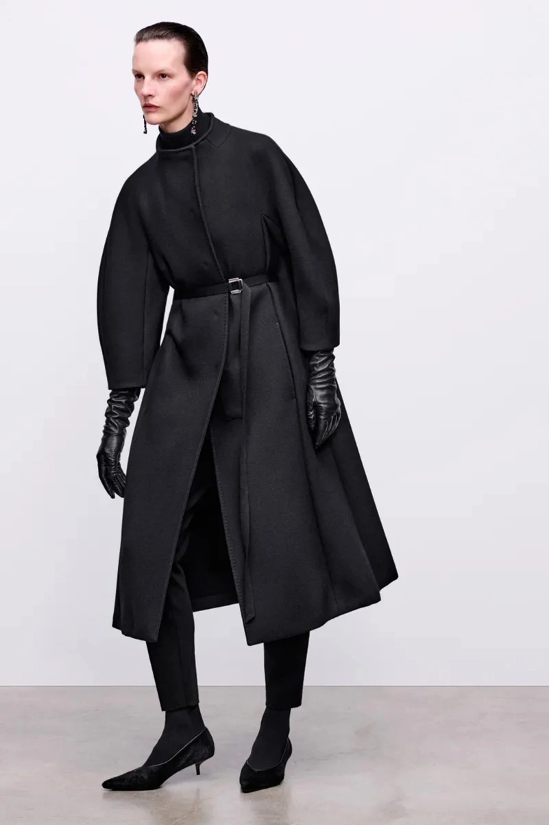 Max Mara Atelier Fall 2026 Gives Outerwear The Couture Treatment