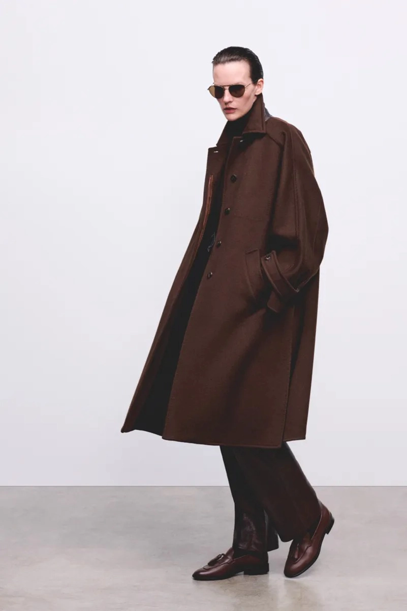 Max Mara Atelier Fall 2026 Gives Outerwear The Couture Treatment