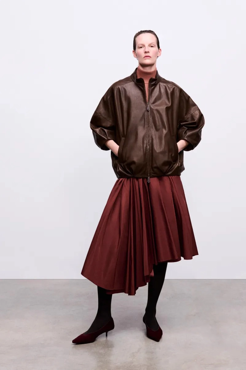 Max Mara Atelier Fall 2026 Gives Outerwear The Couture Treatment