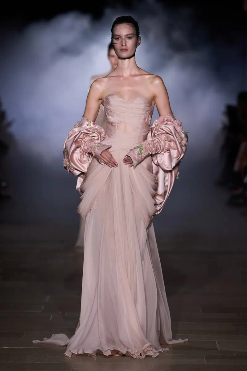 Zuhair Murad Fall 2026 Couture Finds Strength Between Shadow And Light