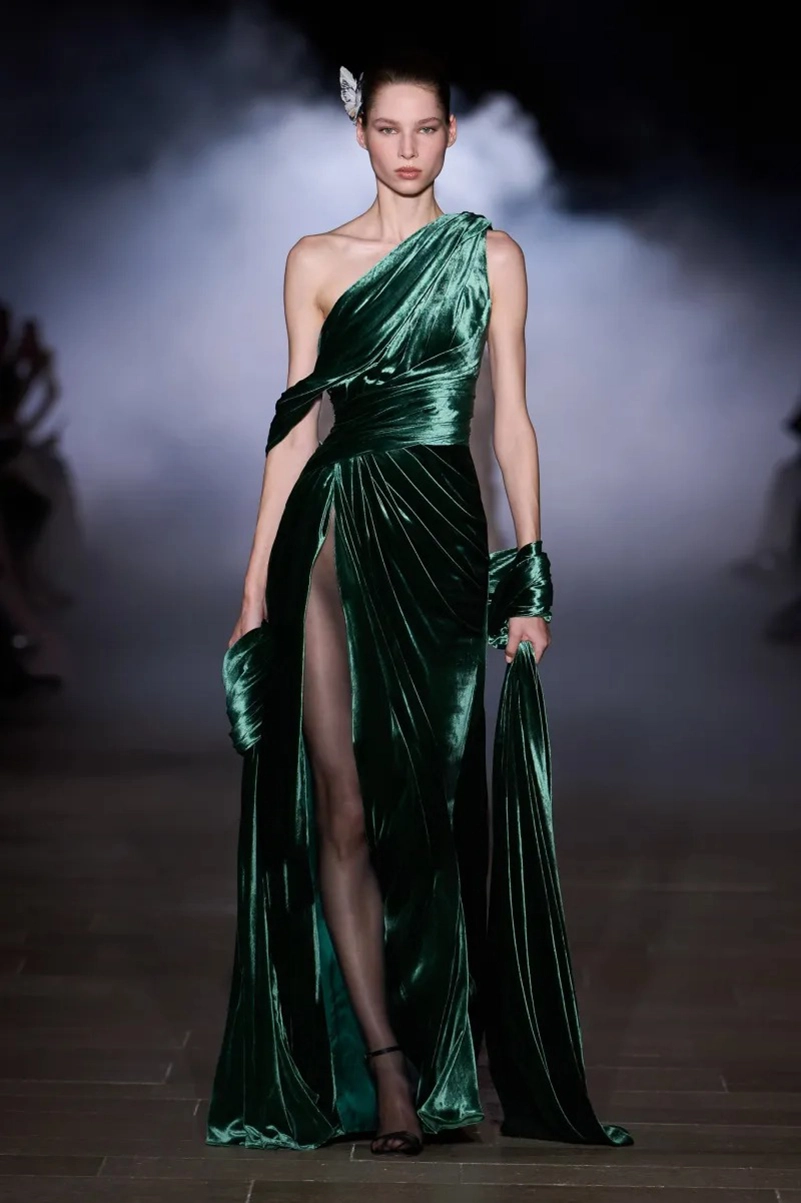 Zuhair Murad Fall 2026 Couture Finds Strength Between Shadow And Light