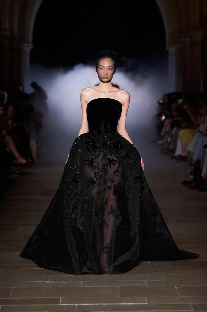Zuhair Murad Fall 2026 Couture Finds Strength Between Shadow And Light