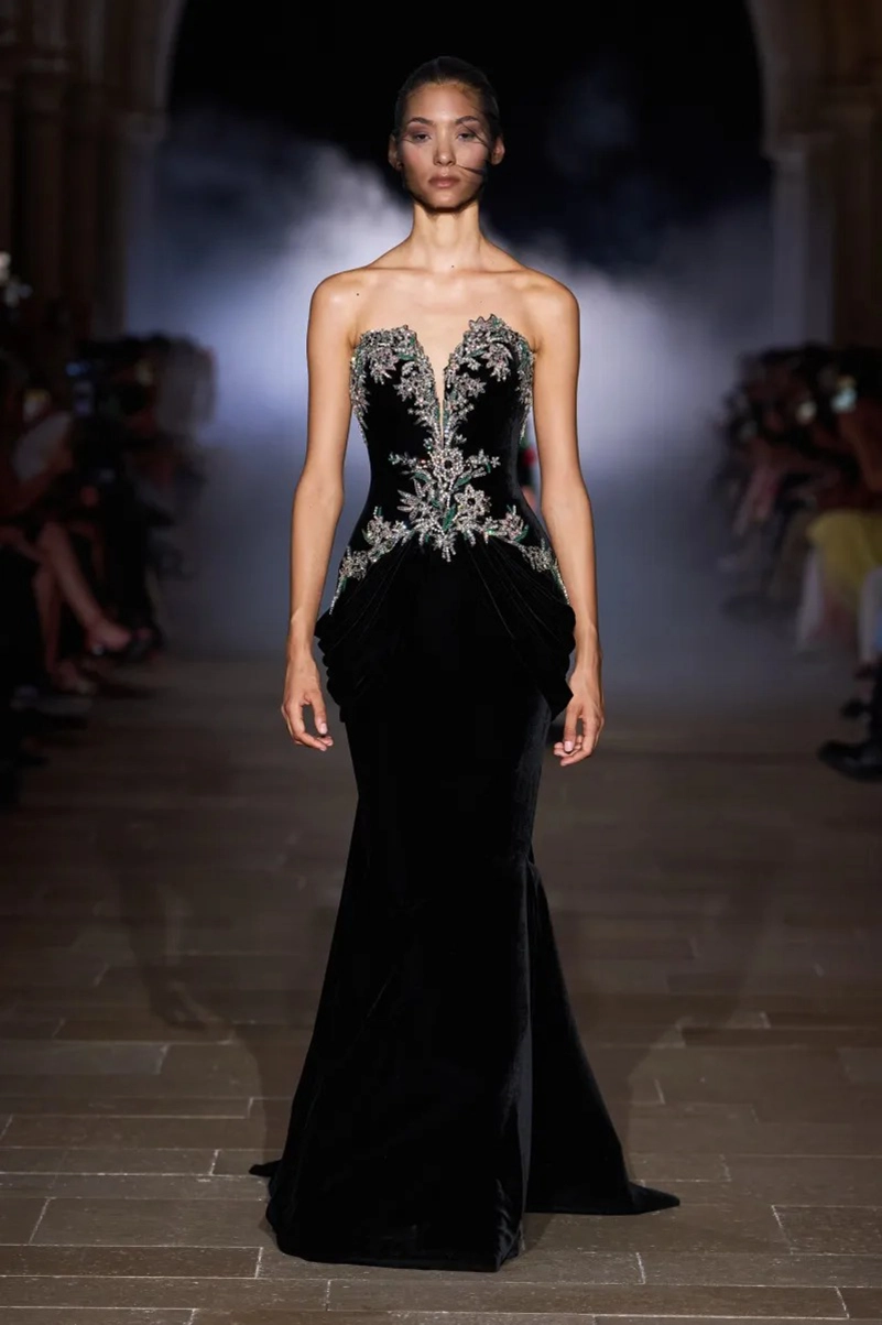 Zuhair Murad Fall 2026 Couture Finds Strength Between Shadow And Light