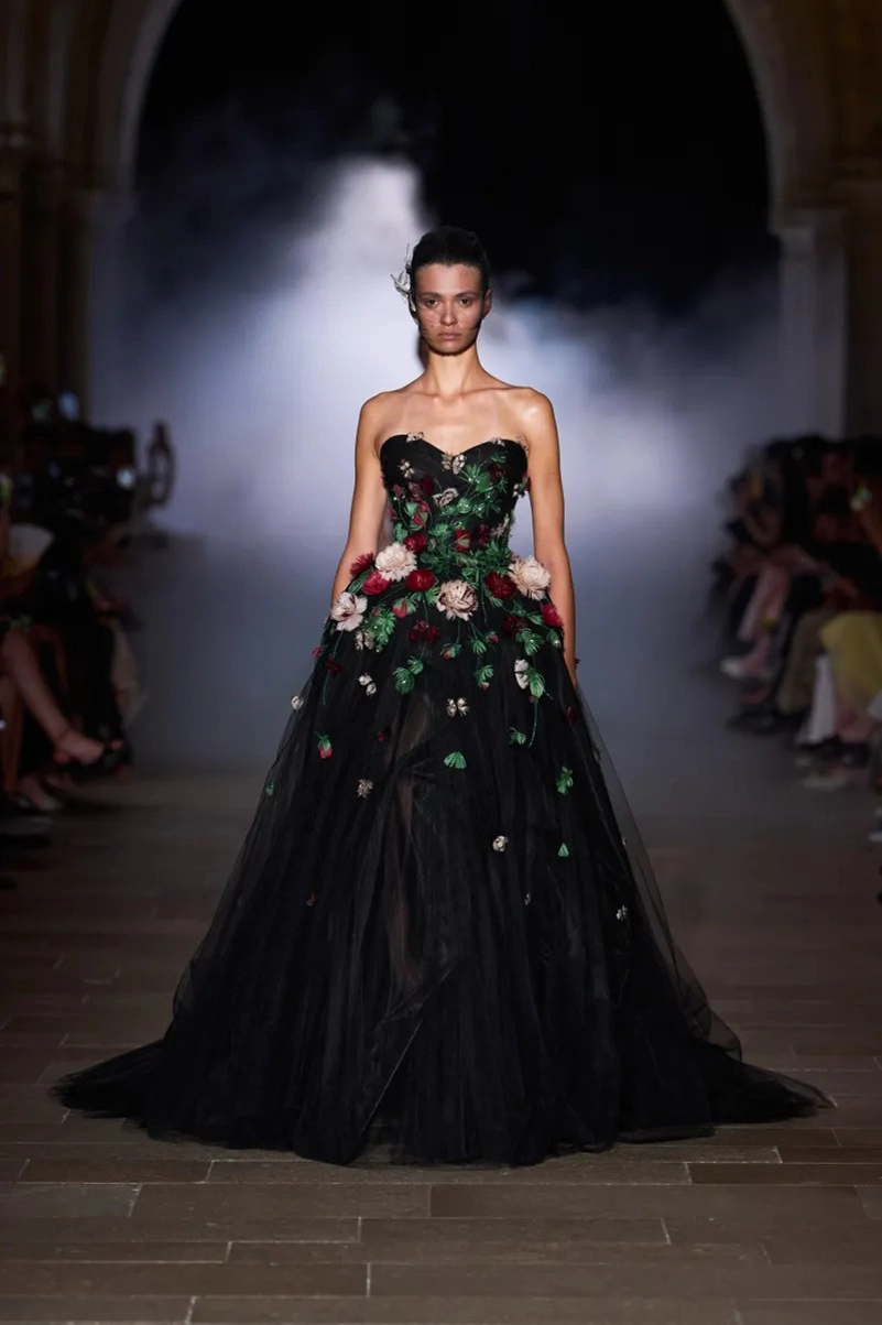 Zuhair Murad Fall 2026 Couture Finds Strength Between Shadow And Light