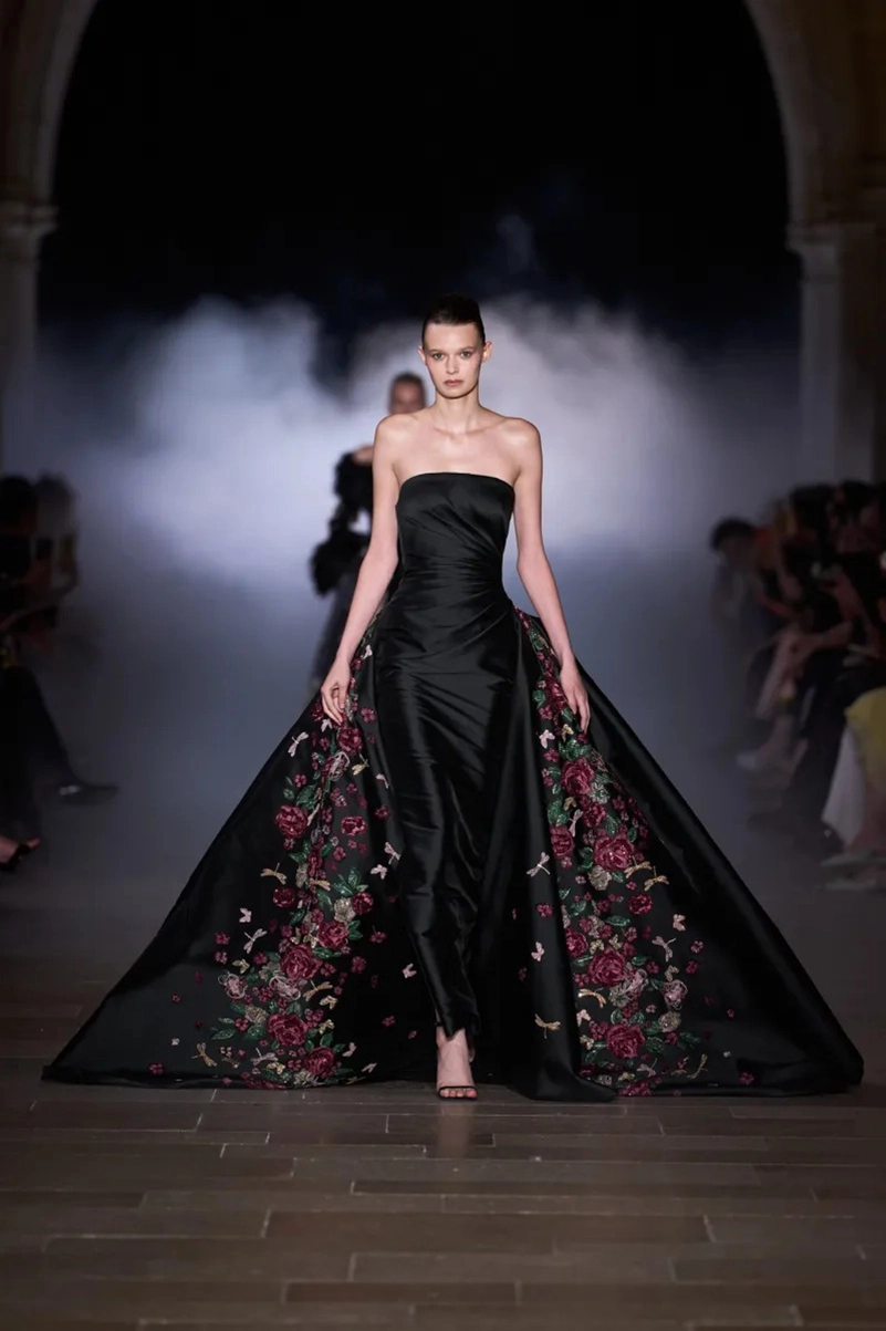 Zuhair Murad Fall 2026 Couture Finds Strength Between Shadow And Light