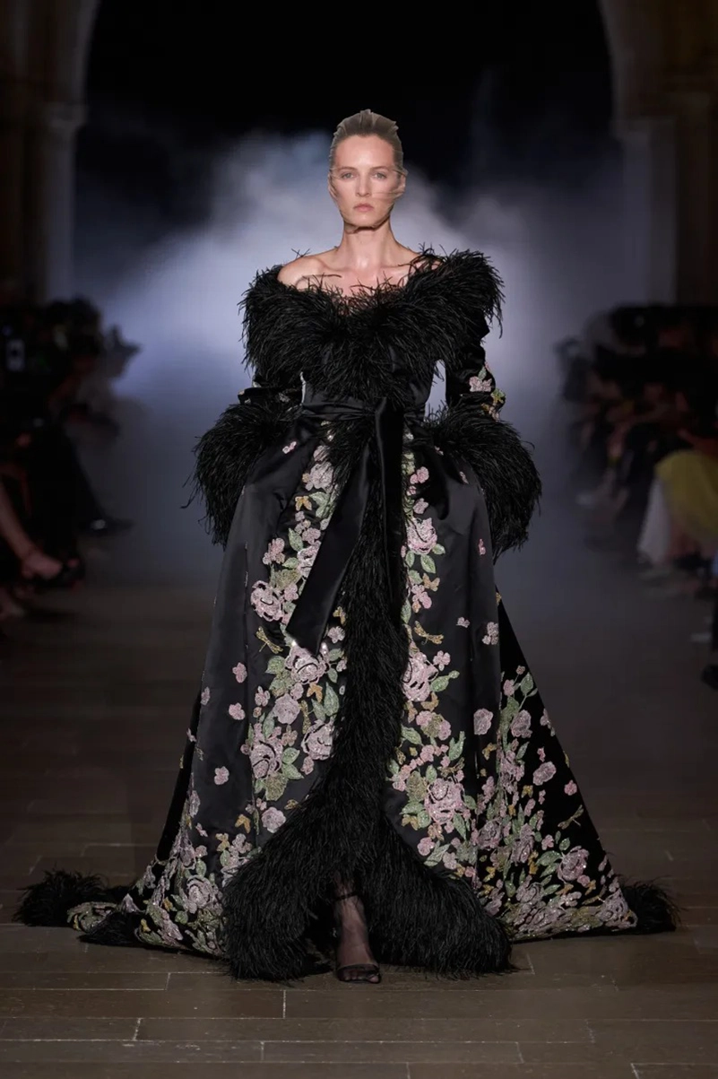 Zuhair Murad Fall 2026 Couture Finds Strength Between Shadow And Light