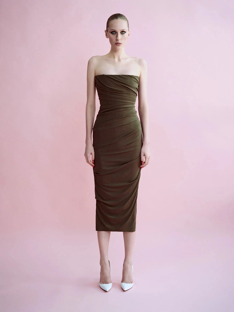Alex Perry Spring 2026 Cuts Glamour Close To The Body