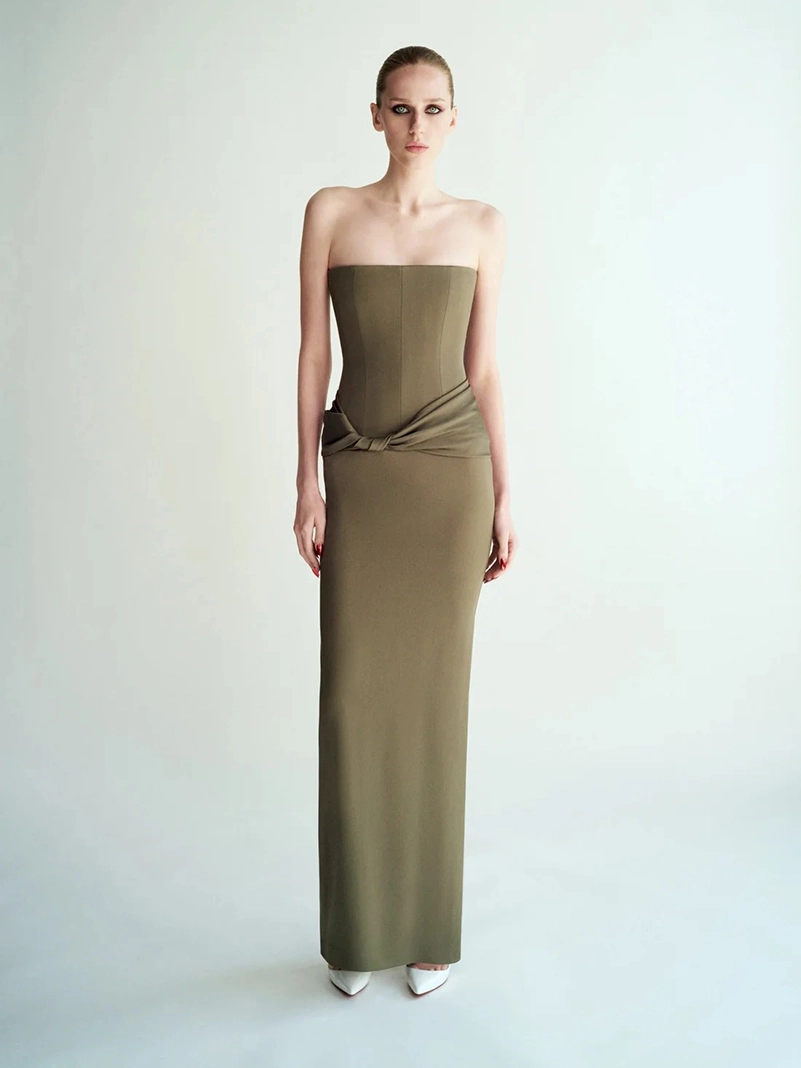 Alex Perry Spring 2026 Cuts Glamour Close To The Body
