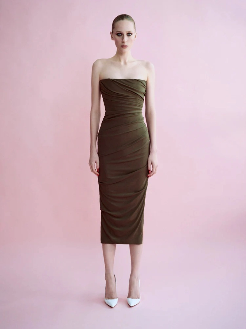 Alex Perry Spring 2026 Cuts Glamour Close To The Body