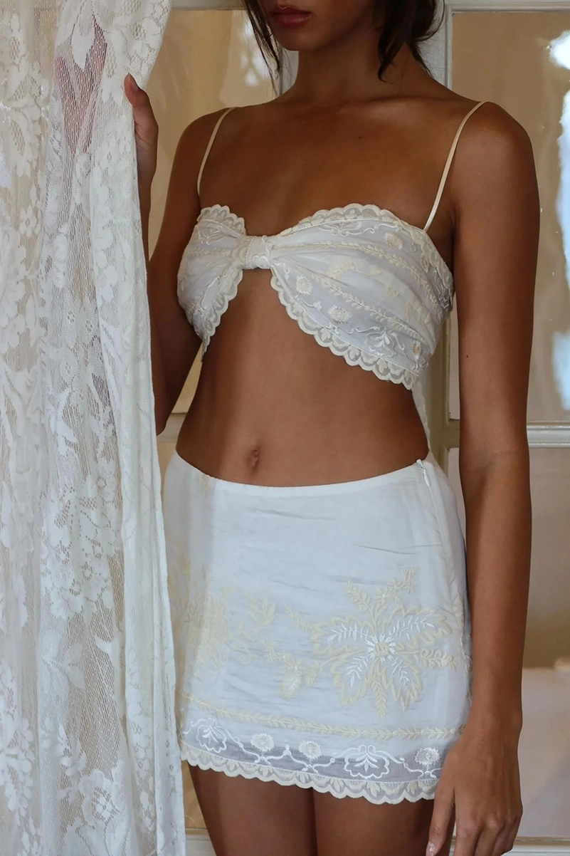 Fait Par Foutch Dresses Like A Drawer Full Of Vintage Keepsakes