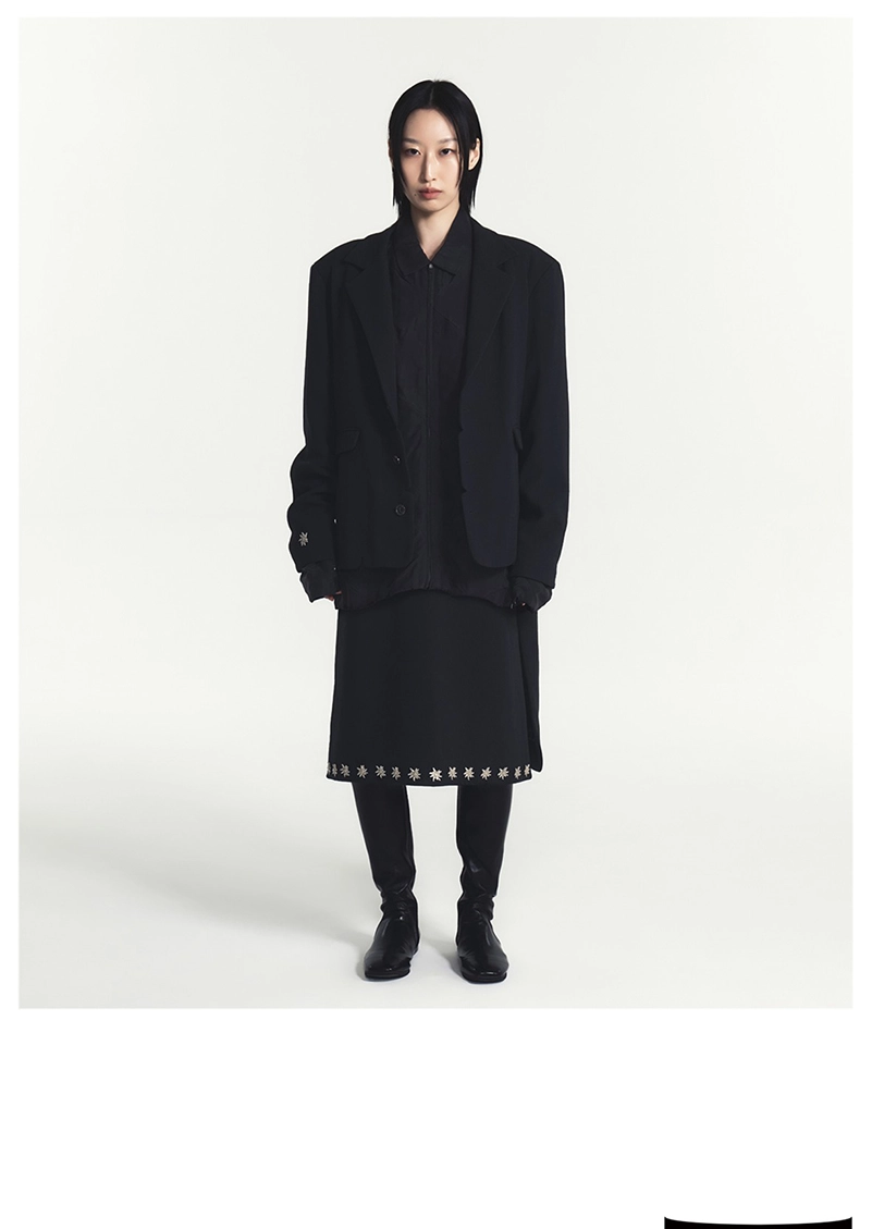 Hankim Aw26 Edelweiss Gives Dark Dressing A Delicate Counterpoint