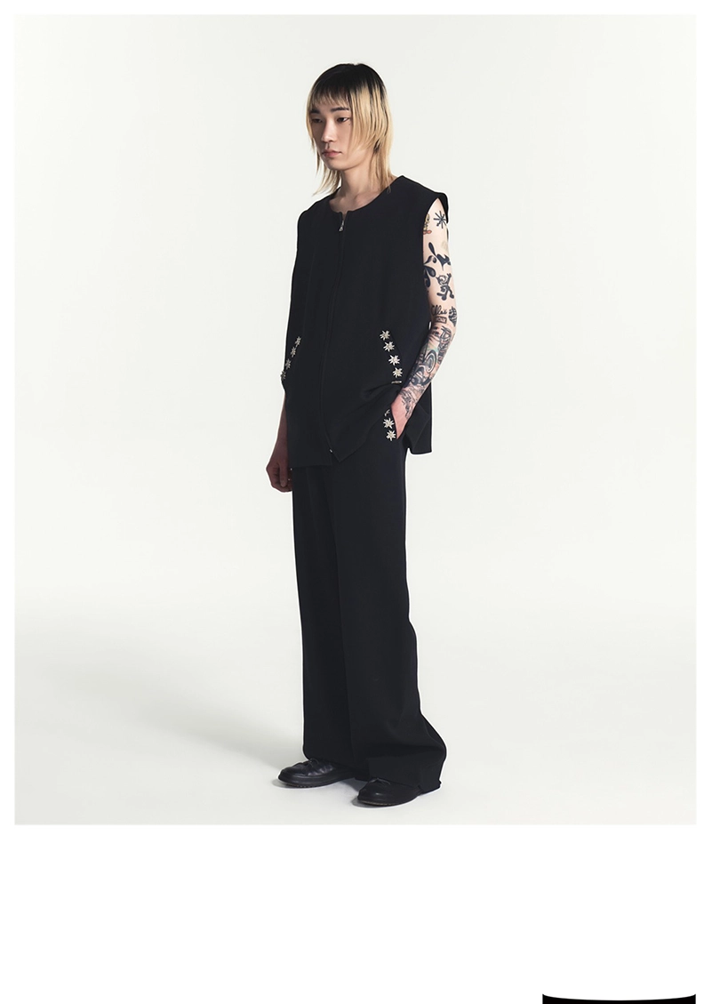 Hankim Aw26 Edelweiss Gives Dark Dressing A Delicate Counterpoint