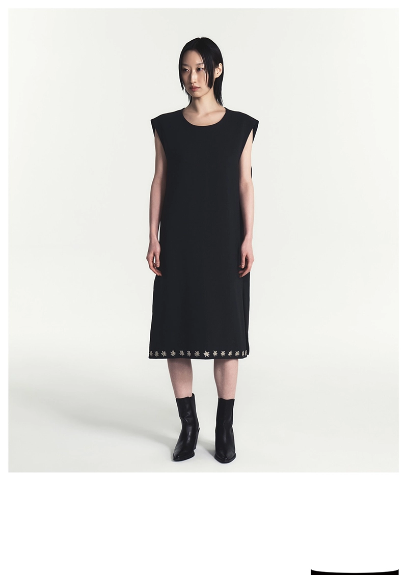 Hankim Aw26 Edelweiss Gives Dark Dressing A Delicate Counterpoint