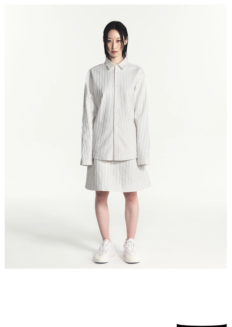 Hankim Aw26 Edelweiss Gives Dark Dressing A Delicate Counterpoint