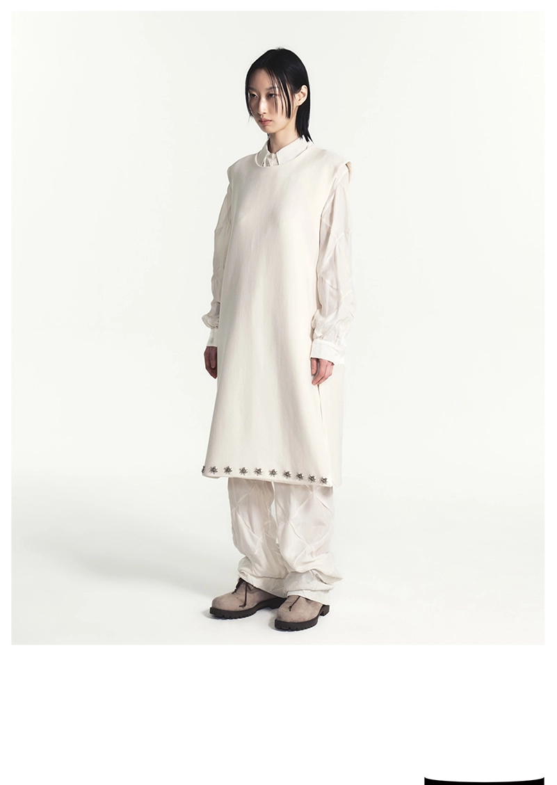 Hankim Aw26 Edelweiss Gives Dark Dressing A Delicate Counterpoint