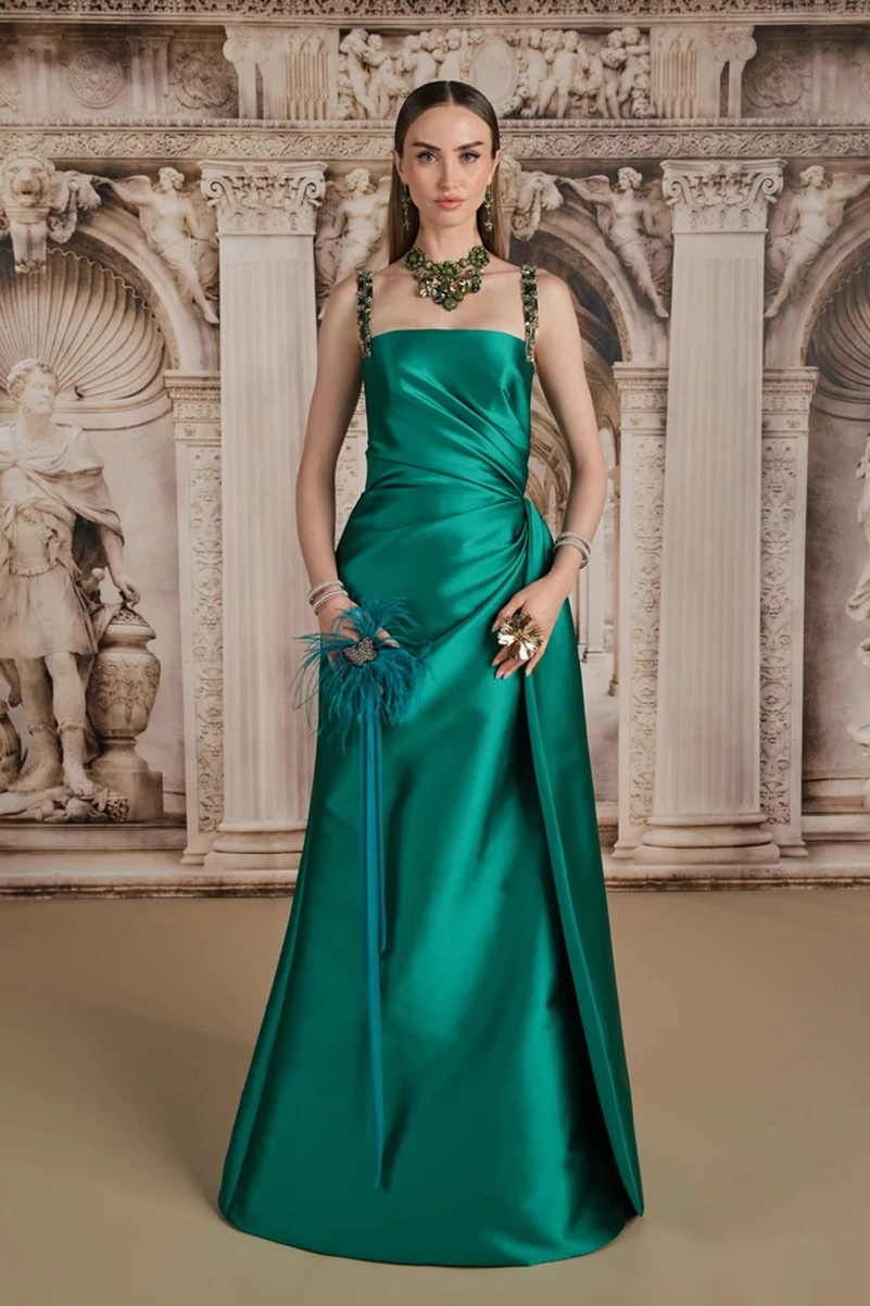 Reem Acra Resort 2027 Goes From Venetian Palazzos To Jewel-Tone Evenings