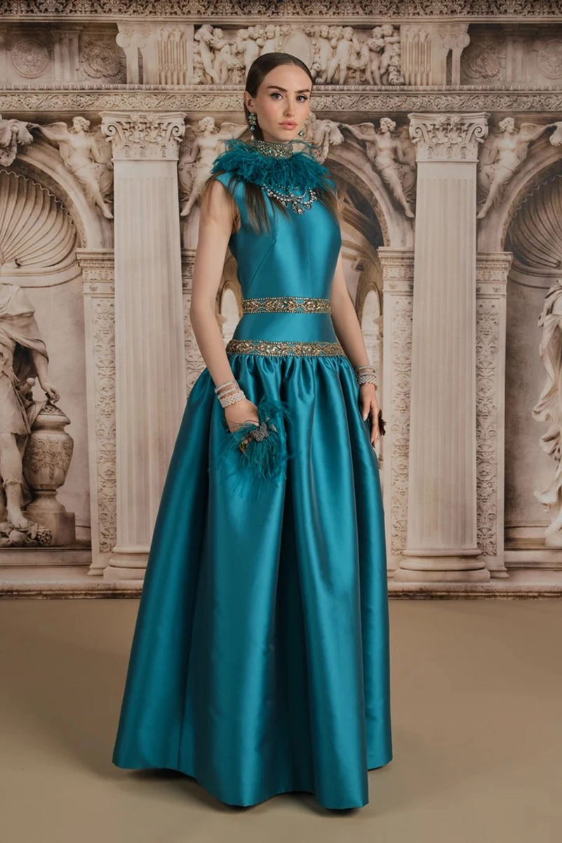 Reem Acra Resort 2027 Goes From Venetian Palazzos To Jewel-Tone Evenings