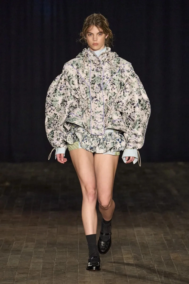 Aknvas Spring 2027 Turns The Wild Swans Into A Fashion Fairy Tale