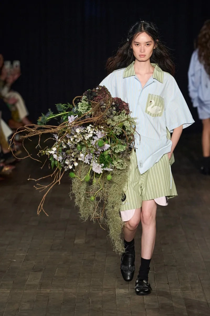 Aknvas Spring 2027 Turns The Wild Swans Into A Fashion Fairy Tale