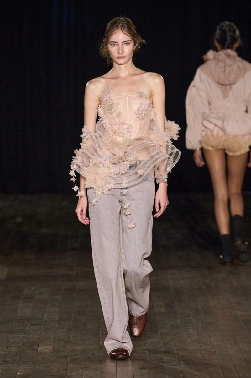 Aknvas Spring 2027 Turns The Wild Swans Into A Fashion Fairy Tale