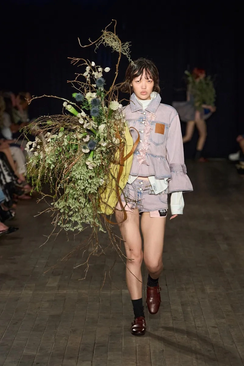 Aknvas Spring 2027 Turns The Wild Swans Into A Fashion Fairy Tale