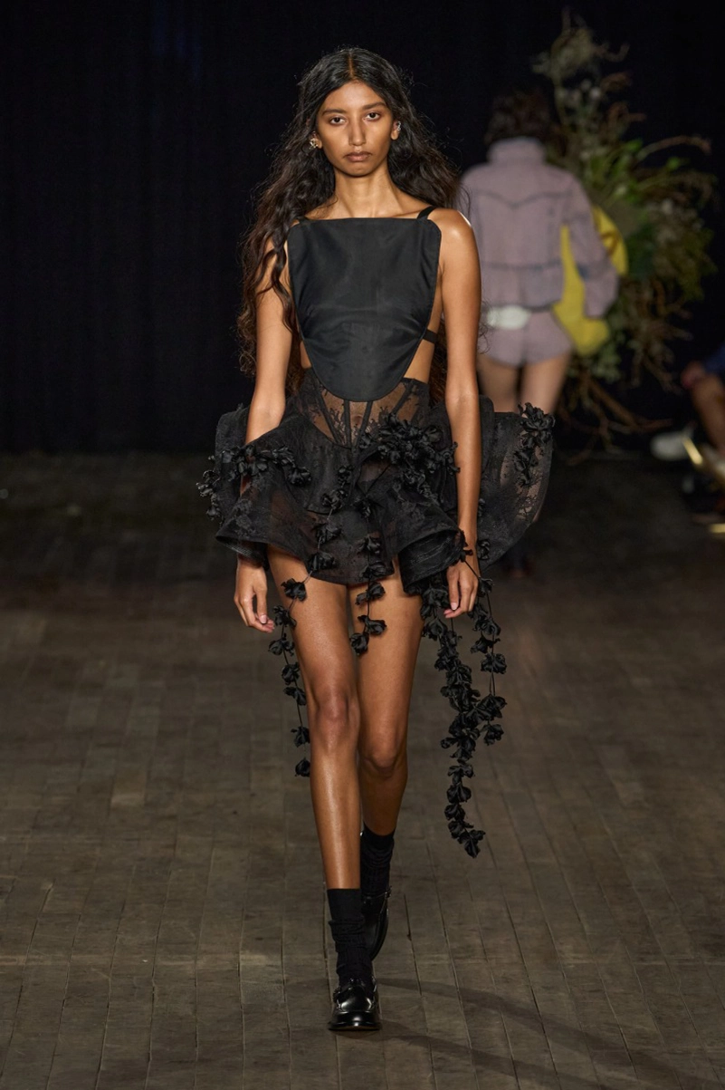 Aknvas Spring 2027 Turns The Wild Swans Into A Fashion Fairy Tale