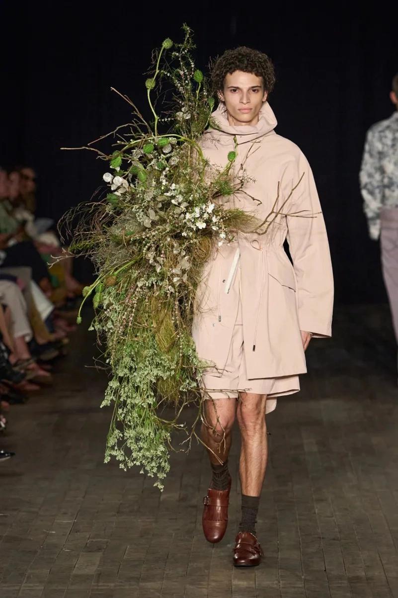 Aknvas Spring 2027 Turns The Wild Swans Into A Fashion Fairy Tale
