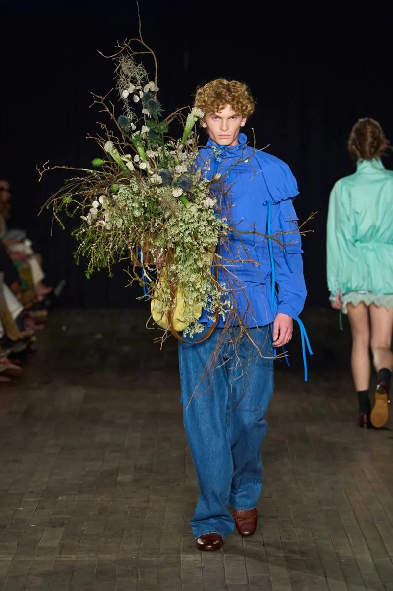 Aknvas Spring 2027 Turns The Wild Swans Into A Fashion Fairy Tale
