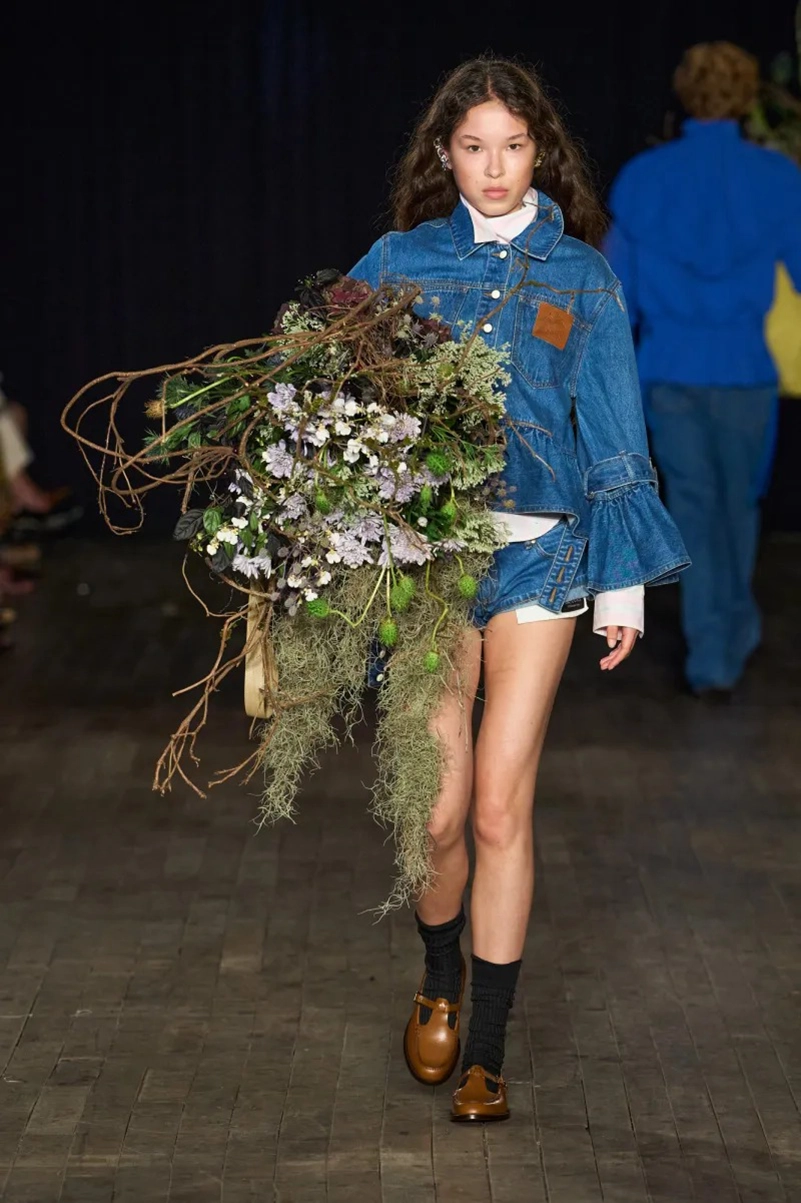 Aknvas Spring 2027 Turns The Wild Swans Into A Fashion Fairy Tale