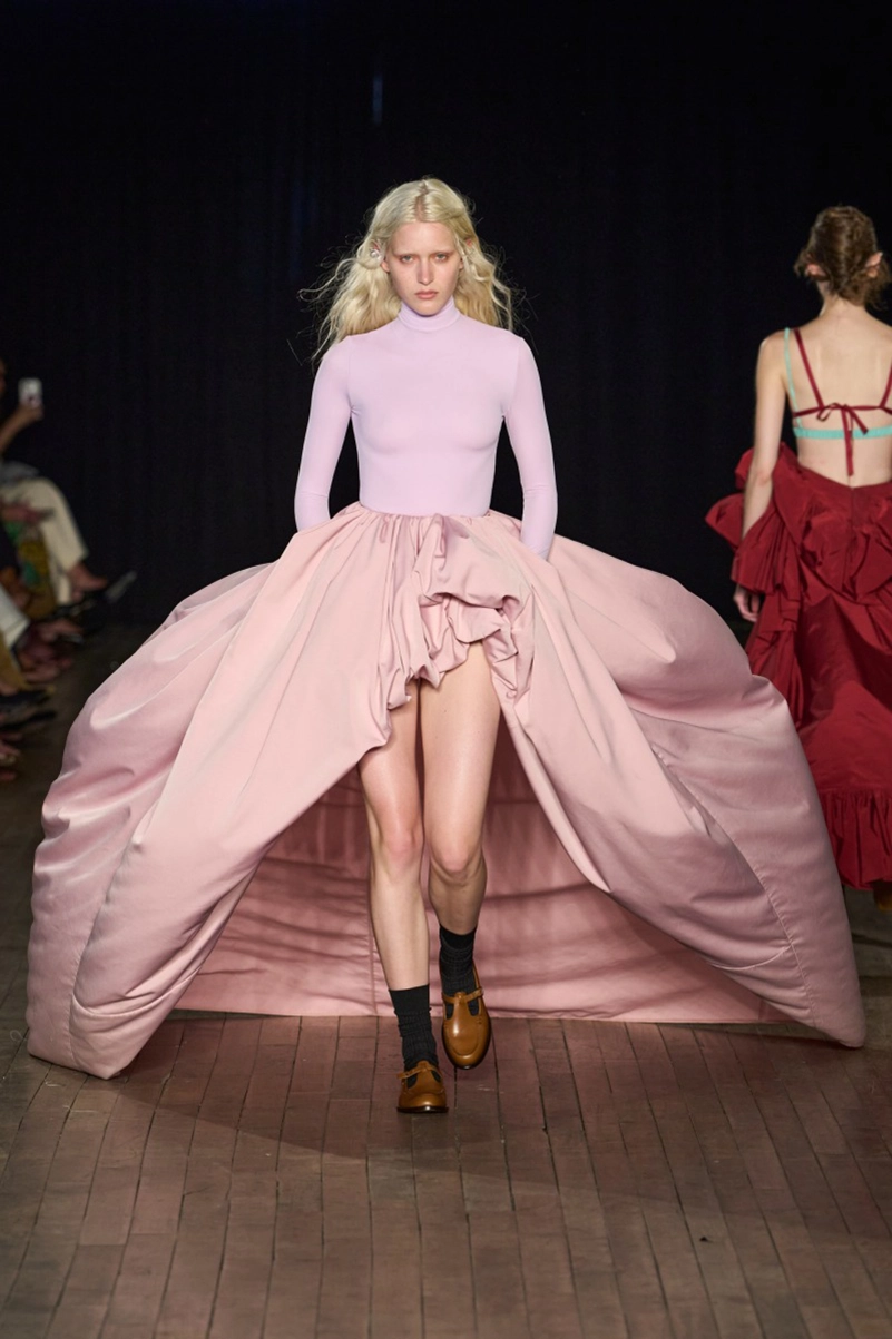 Aknvas Spring 2027 Turns The Wild Swans Into A Fashion Fairy Tale