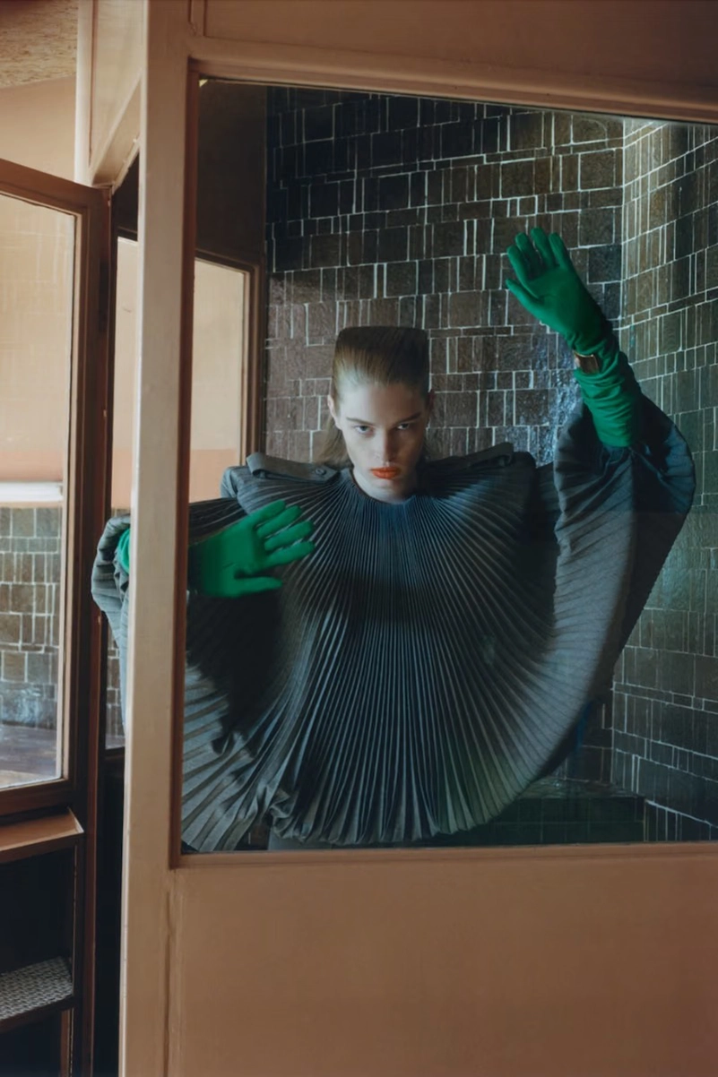 Vivian Jenna Wilson Takes Control In Mugler’s Fw26 Campaign