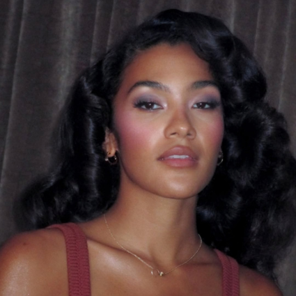 Olivia Dean Is Making A Case For 80S Beauty