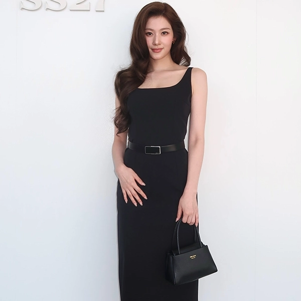 Twice'S Sana Brings Sleek Glamour To Prada Spring 2027 Show In Milan