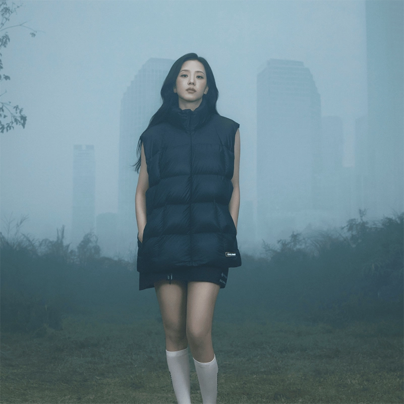 Jisoo Takes Salomon Into The City For Its New Fw26 Campaign