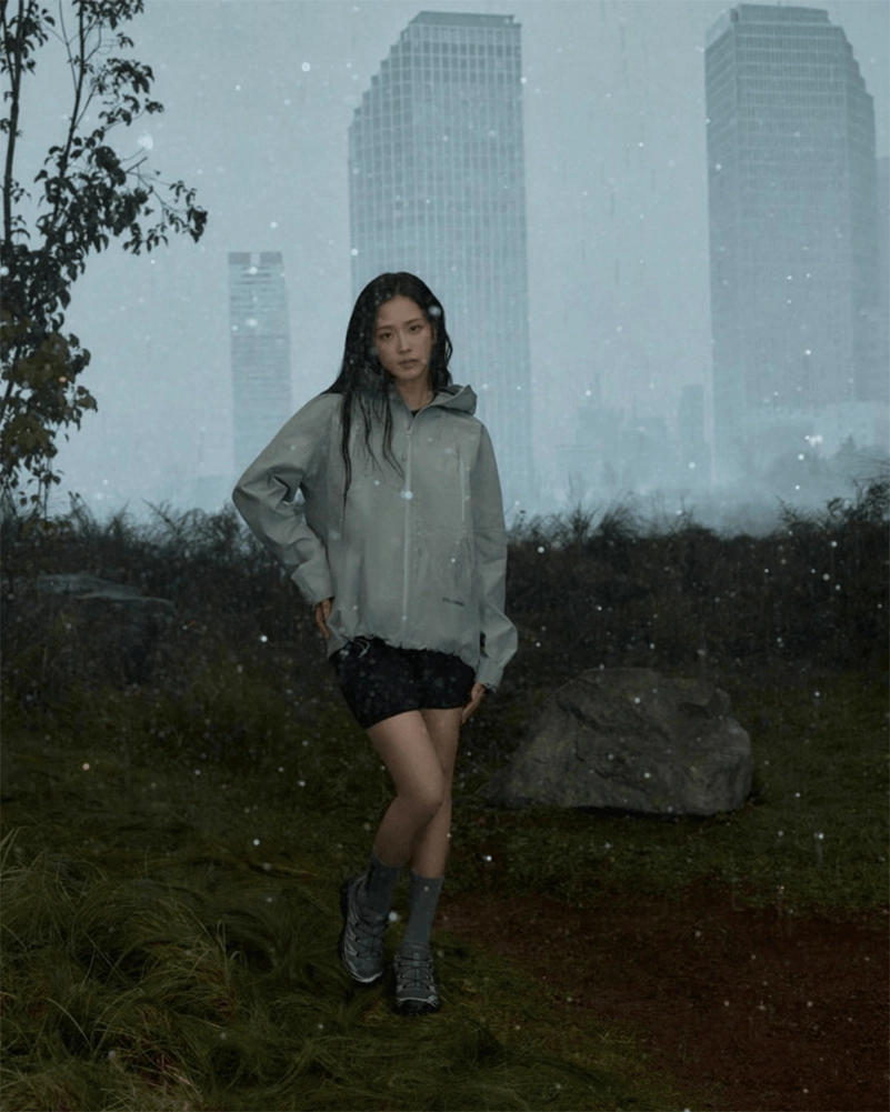 Jisoo Takes Salomon Into The City For Its New Fw26 Campaign