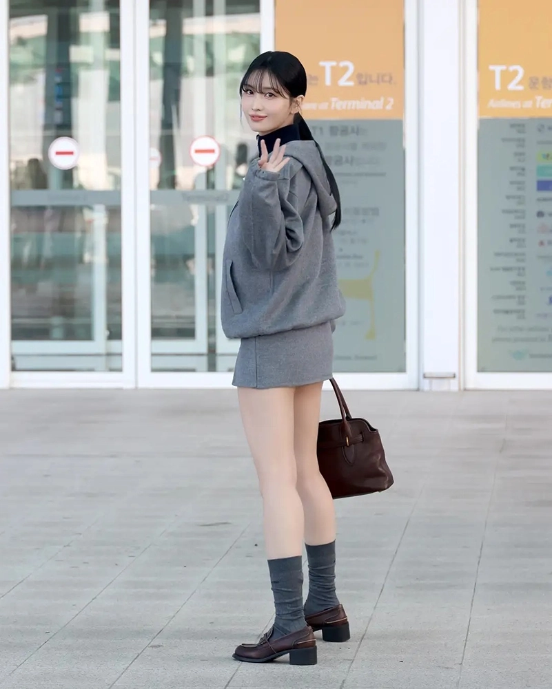 Momo Heads To Miu Miu’s Spring 2027 Show In A Gray Mini And Hoodie #Getthelook