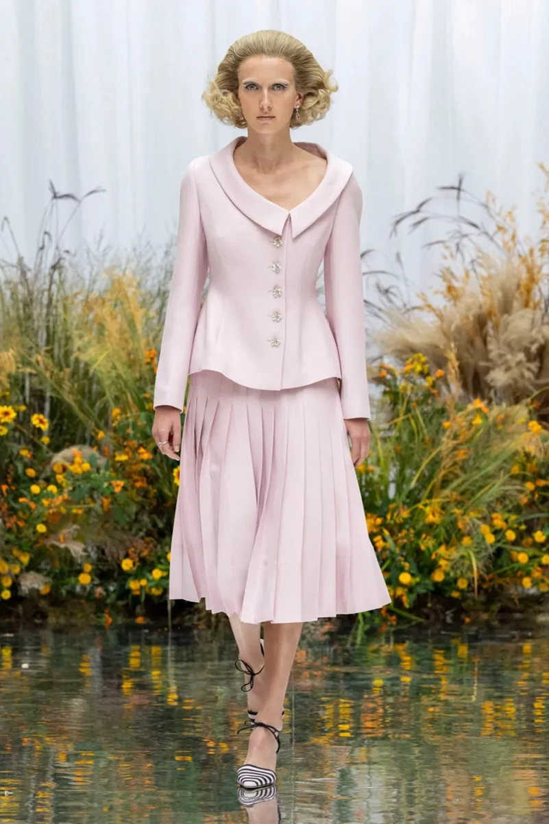 Patrick Mcdowell Gives ’60S Society Dressing A Full Calendar